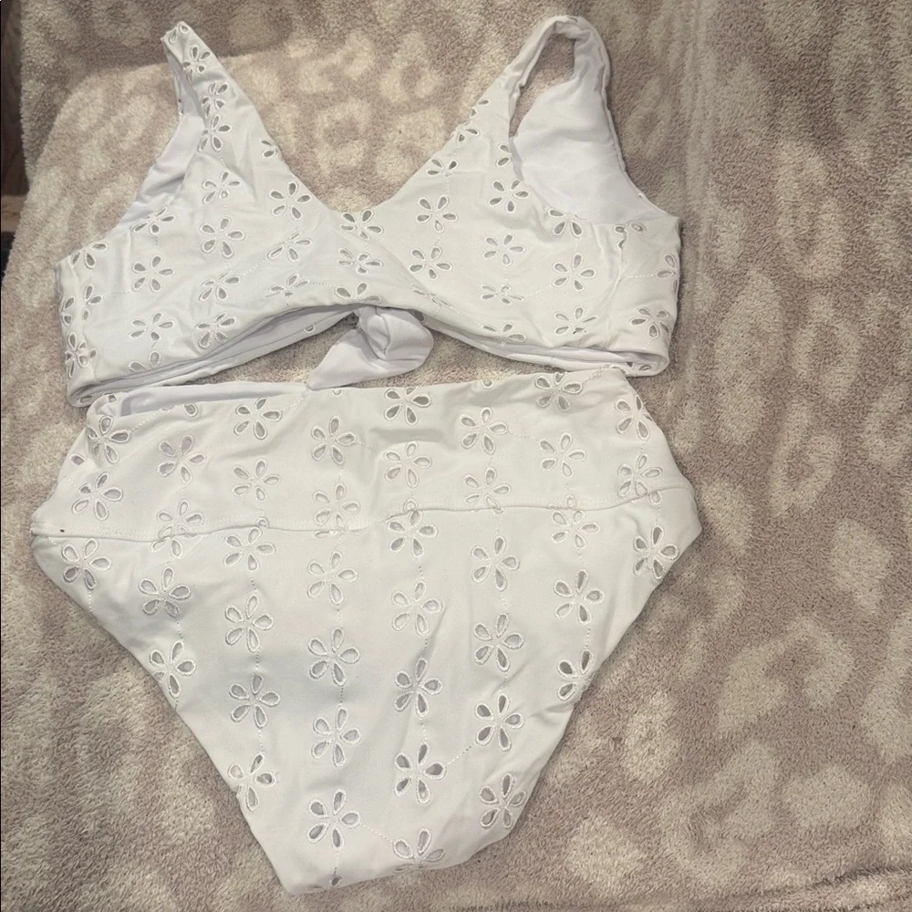 Beach Riot Eyelet Bikini Set Dallas Top Hazel Bottom M White - Picture 7 of 8